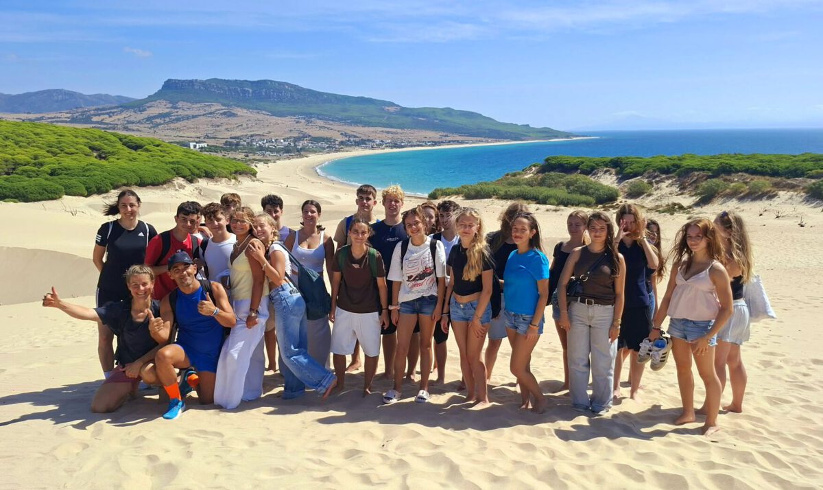 Weidigschule-Gruppenfoto-Düne bei Baelo Claudia
